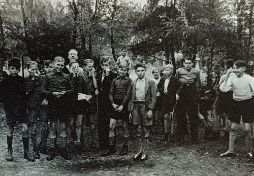 Gruppe jungen kurzen hosen - gruppe,